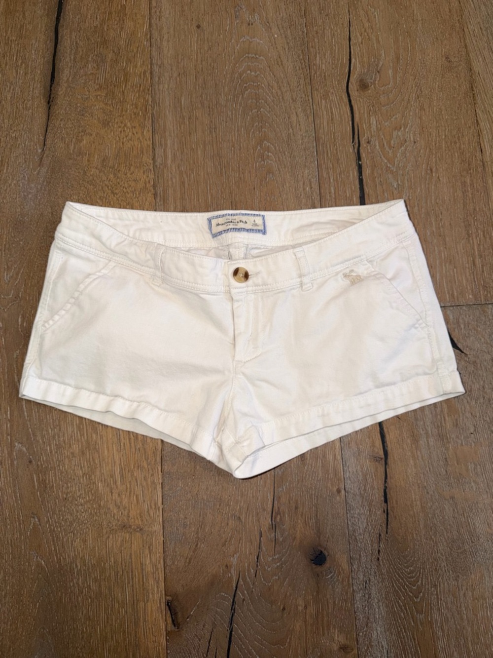 Abercrombie & Fitch Y2K White Mini Shorts size 4 in great condition